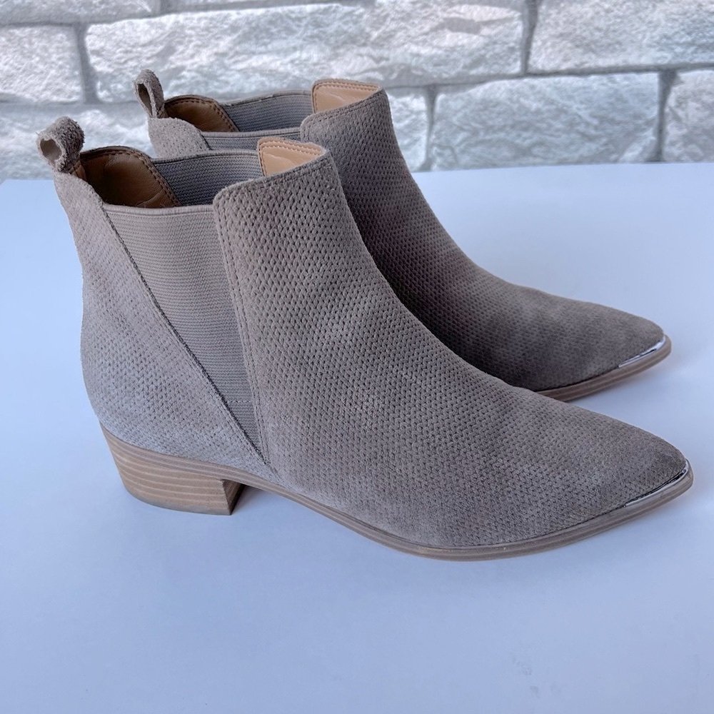 Marc Fisher Buttery Soft Suede Ankle Boot 6M Bootie Braided Silver Pointed Toe